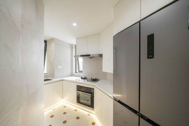 Brand new decoration 2brs with floor heating in Zhong Shan park