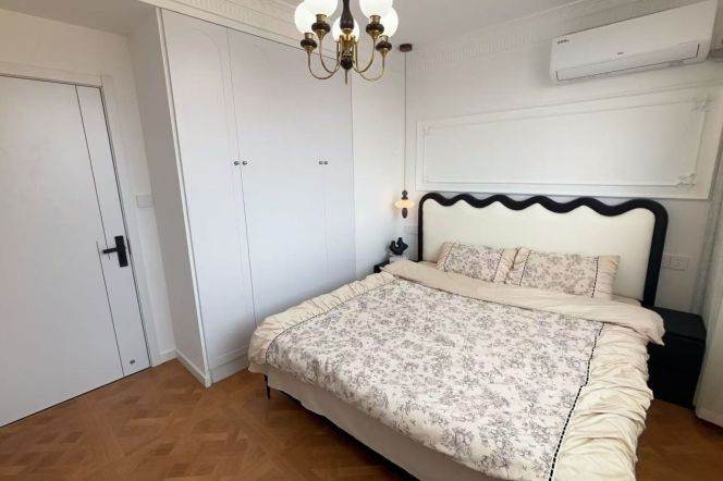 Spacious-near the ECNU/ ECUPL/and SJTU-lift-Caoyang rd/Putuo area/L3/4/11/13/14