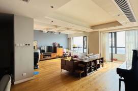 Morden 4brs with fllor heating and terrace beside Century Park