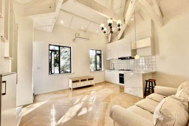 Charming elegant loft 1br 2lrs Balcony Nr L1/7 changshu rd sta