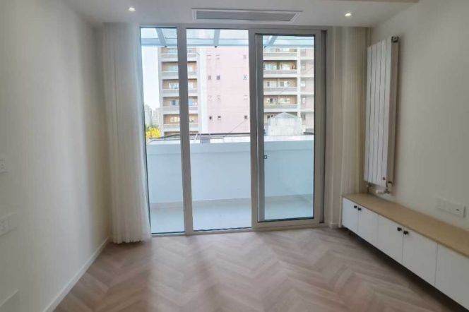  Modern 1br apt with Balcony nr Changshu rd  L1/7 