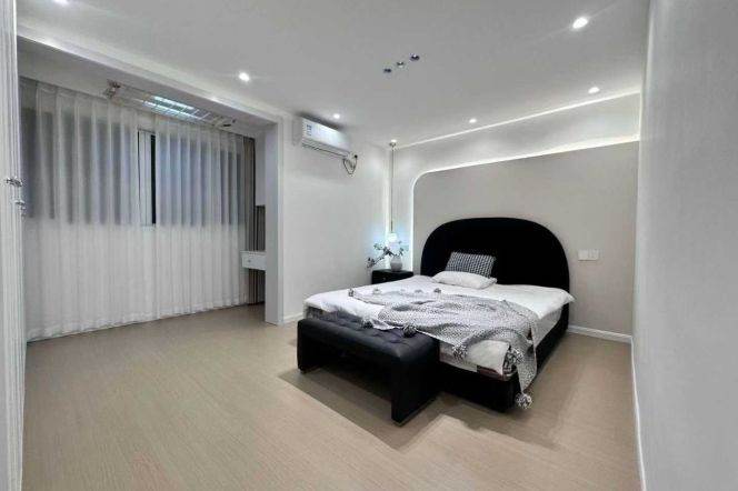 Pudong area/spacious 1br 2lr/big living room,Yuanshen rd@L14