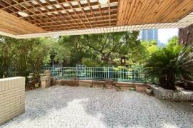 Valuable 2Brs in The Courtyards