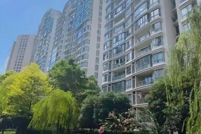 Morden 2brs with floor heating  in Xujiahui area