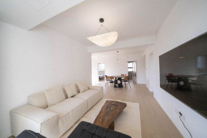 @Jing'an temple 3Br,2Bt-big open balcony ,new deco ,heating 