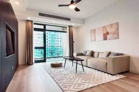 Sunlit 3BR 2BA Residence w/Balconies+River Views in South Bund