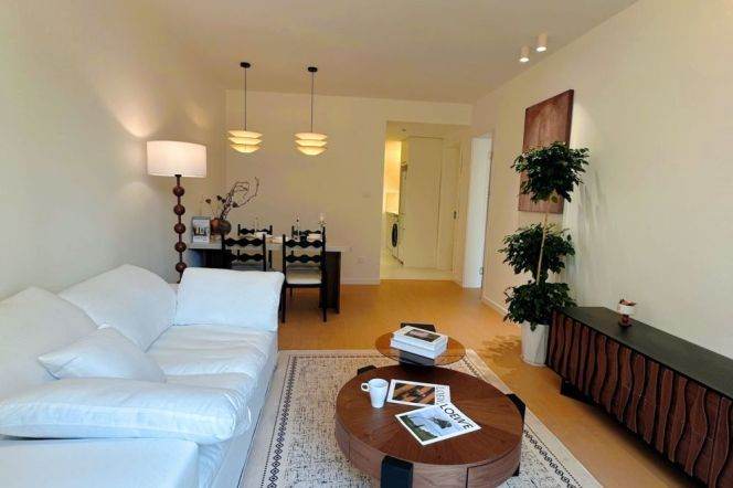 2 br newly renovated chic Apt&lovely yard&Central AC Gubei 10.5K