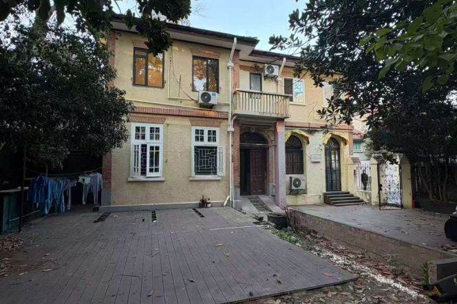  cozy high ceiling 1br+balcony Nr changshu Rd M1/7