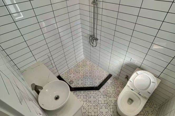  cozy high ceiling 1br+balcony Nr changshu Rd M1/7