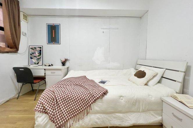 Christmas Special Rate,near hanzhong rd with balcony long/short term,ECNU/TJU