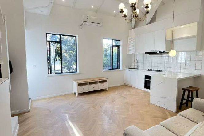 Charming elegant loft 1br 2lrs Balcony Nr L1/7 changshu rd sta