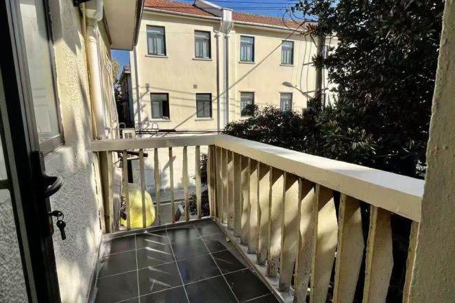 Charming elegant loft 1br 2lrs Balcony Nr L1/7 changshu rd sta