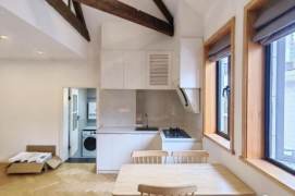 Unique 1 br with Sky window on JuLu rd . easy to Jing'an Temple + IAPM (South ShaanXi Rd St.)