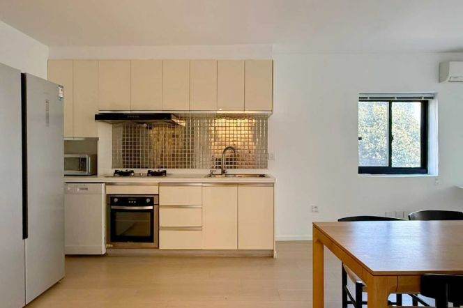  Nordic 2br 2baths old apt nr Changshu Rd  L1&7