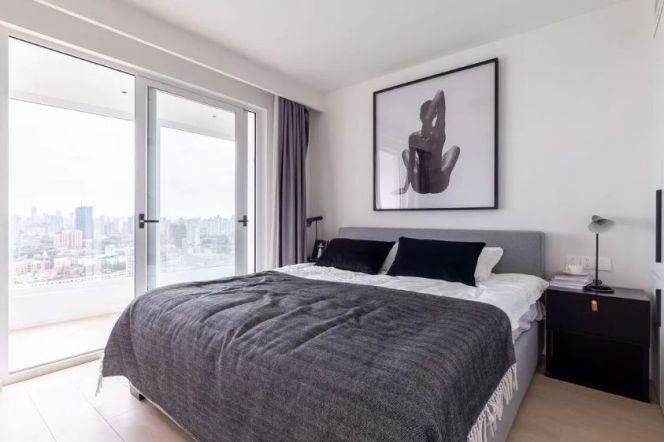 Morden 2brs with floor heating and balcony in central downtown