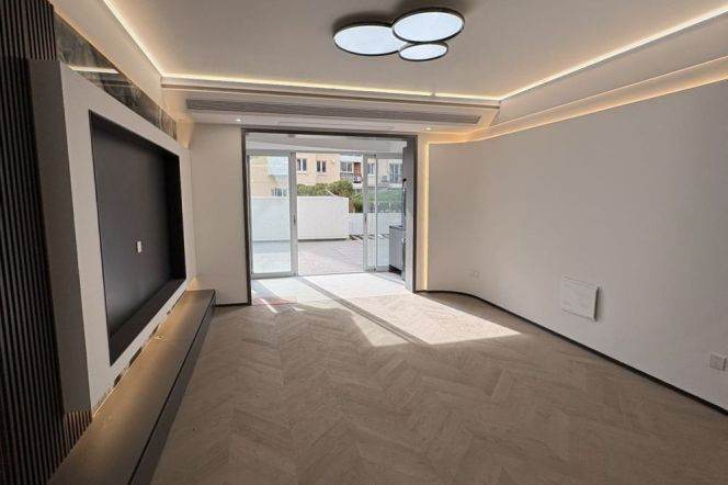 160 sqm 3 br Apt &floor heating &oven &huge terrace 23K