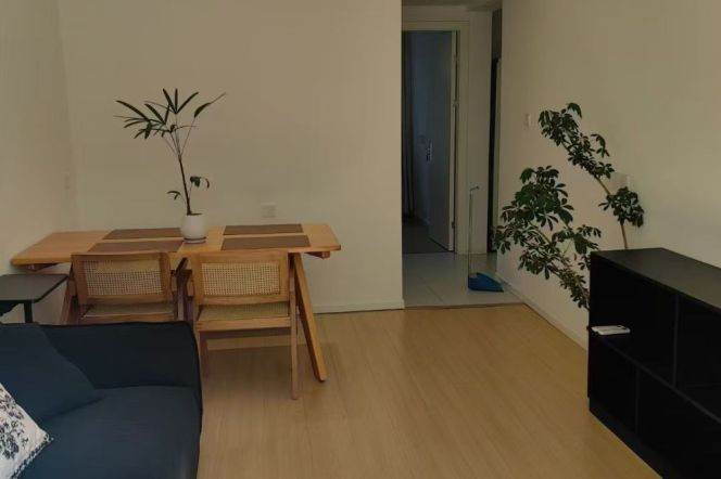 Newly Renovated Spacious 1Br/2Lr/1Br@L10/11 Jiaotong University Metro Station 