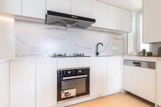 Morden 2brs with floor heating and balcony in central downtown