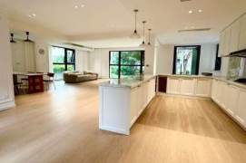 Morden 5brs with floor heating and garden  nearby German&French school