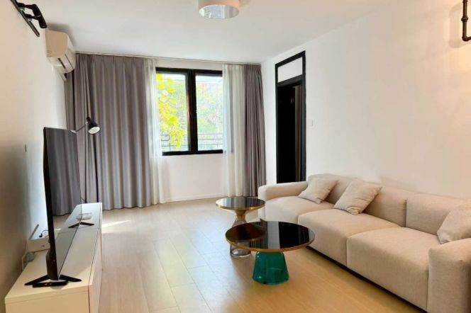  Nordic 2br 2baths old apt nr Changshu Rd  L1&7
