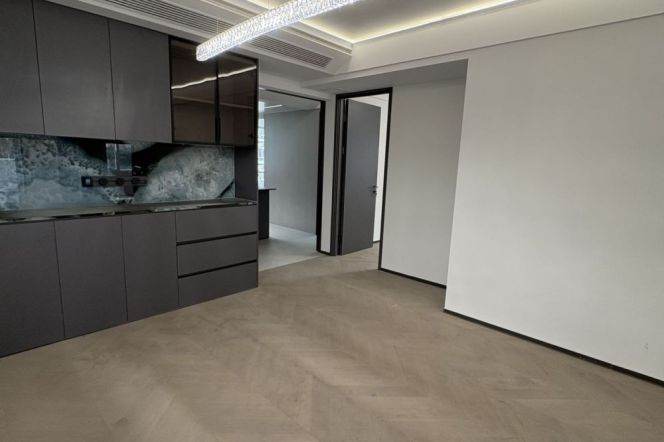 160 sqm 3 br Apt &floor heating &oven &huge terrace 23K