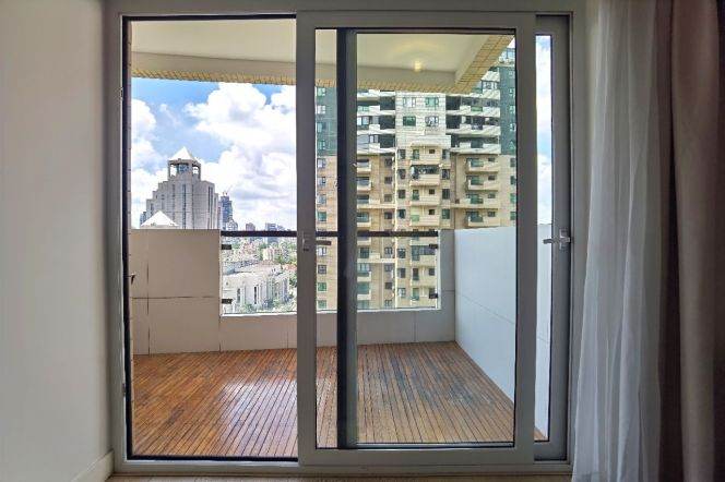 Morden 2brs with floor heating and balcony inXujiahui 