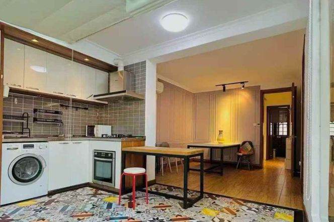 Hengshan Rd Station 2Br/2Bath with Yard Line1