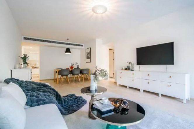 Modern 3Brs in Central Residence