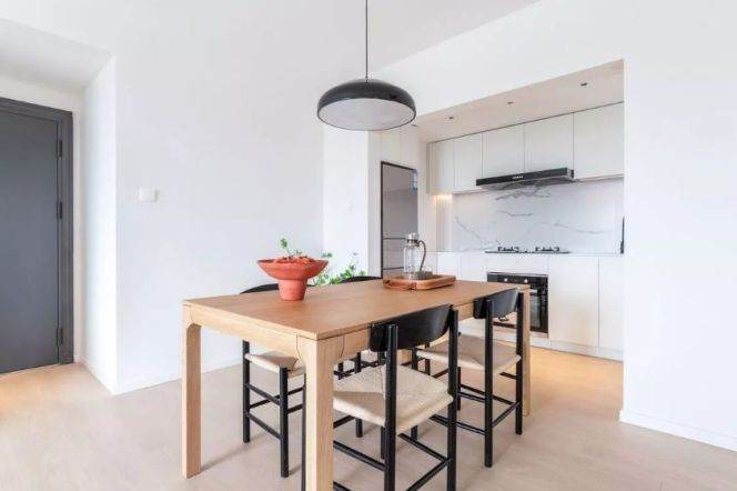 Morden 2brs with floor heating and balcony in central downtown