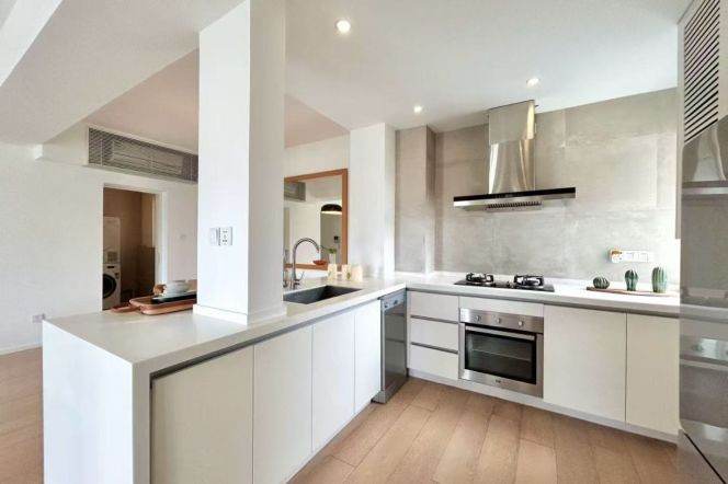 Morden 2brs with balcony and floor heating  in central Xuhui