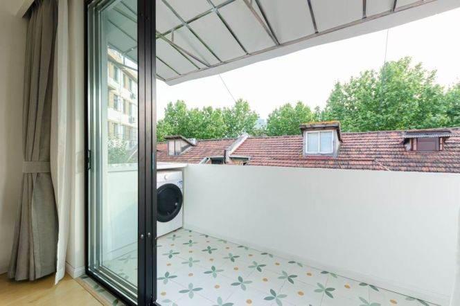 Modern 2+1brs/2baths & terrace/oven @Jiangsu Rd metro