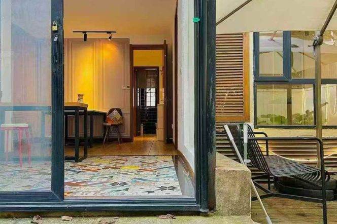 Hengshan Rd Station 2Br/2Bath with Yard Line1