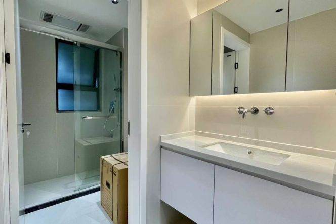 3BR 2BTH w/ Balcony nr HanZhong RD