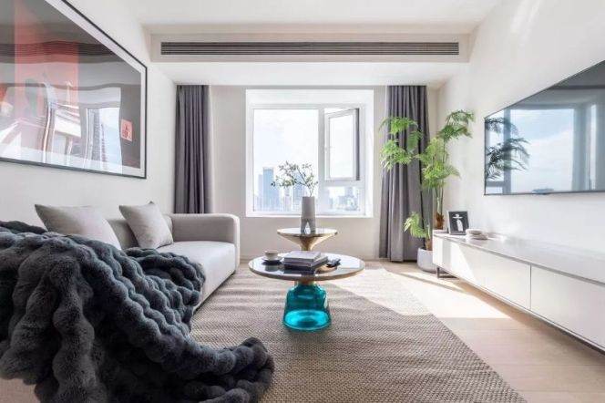 Morden 2brs with floor heating and balcony in central downtown