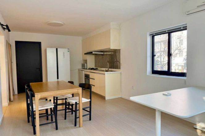  Nordic 2br 2baths old apt nr Changshu Rd  L1&7