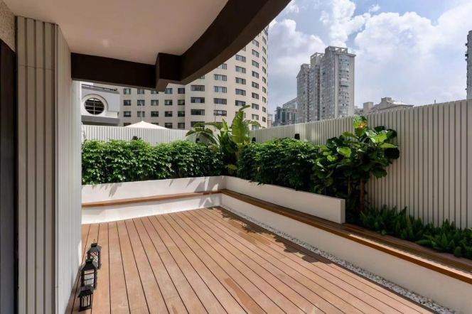 Big Terrace Flat in Springdale Garden