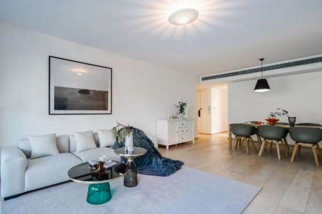 Modern 3Brs in Central Residence