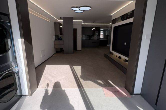 3 brs, 2 baths with Big terrace, 160 sqm @ Zhongshan park L2