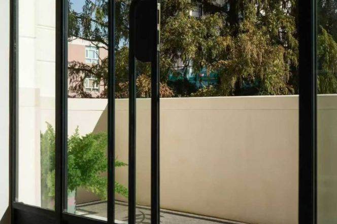 Xingguo rd/Huaihai M. rd 4brs/2lv/2bt apt with balcony; L10/11