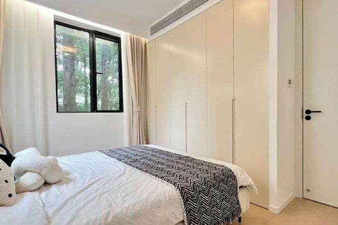 Changshu Rd,  Bright 1br, wall heating, central AC, Oven 