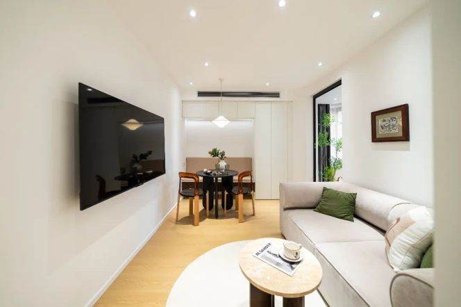 Simple Stylish 2Brm Near Line 4 Luban Rd