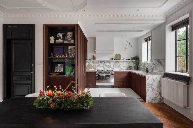 Xingguo rd/Huaihai M. rd 4brs/2lv/2bt apt with balcony; L10/11