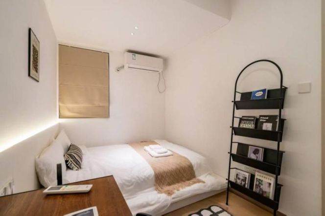 3 br 140 sqm modern Apt&Central AC/Hongqiao rd L10&3 for 13.5K