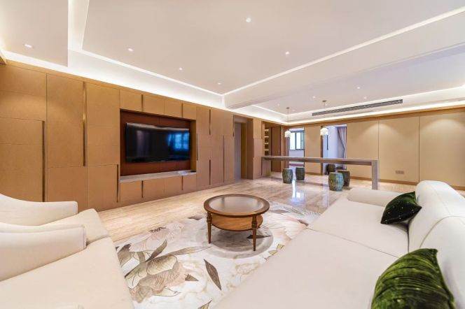 Spacious 3+1brs with huge livingroom near Zhongshan Park