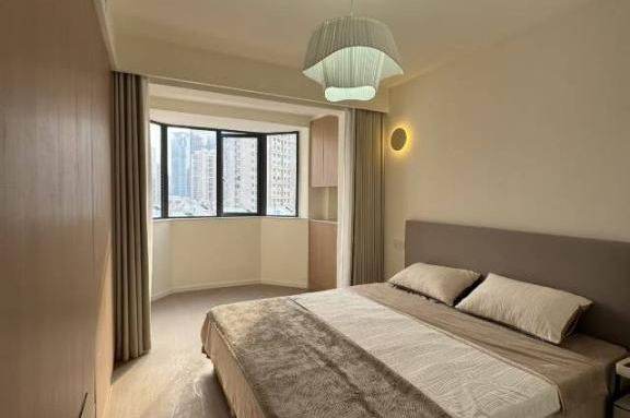 2 br stylish 120 sqm Apt&elevator&floor heating/ West Nanjing rd 15K