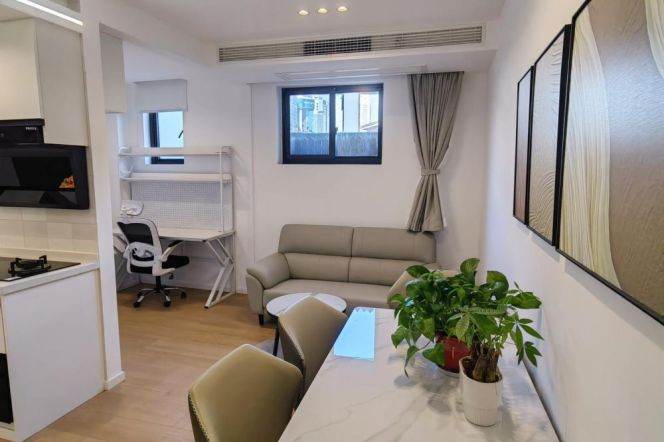 1 br with lift +private terrace near XinTianDi. L 1 South HuangPi Rd St
