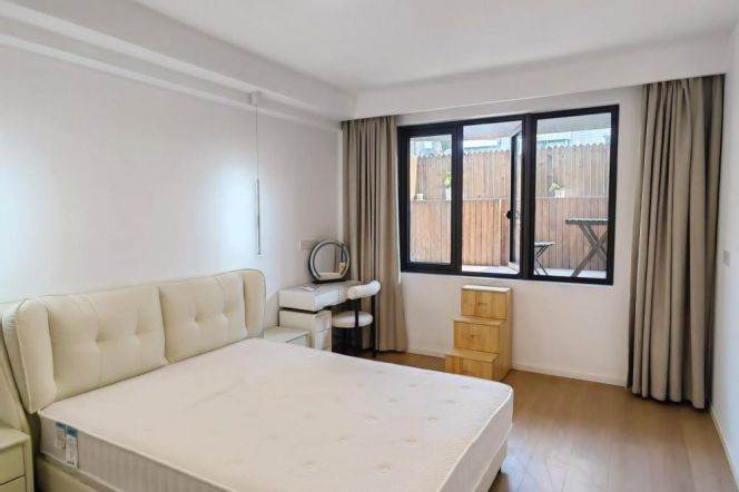 1 br with lift +private terrace near XinTianDi. L 1 South HuangPi Rd St