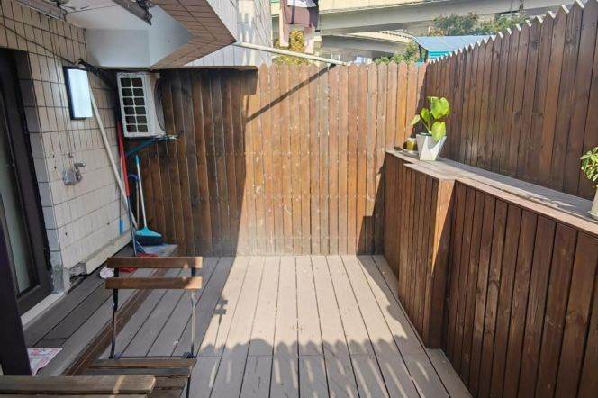 1 br with lift +private terrace near XinTianDi. L 1 South HuangPi Rd St