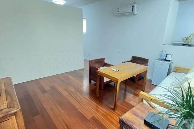 Spacious 1br 1lr with beautiful yard @Yueyang rd