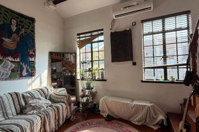 2 br+2 bath  bright old house&terrace/Julu rd only 9.5K